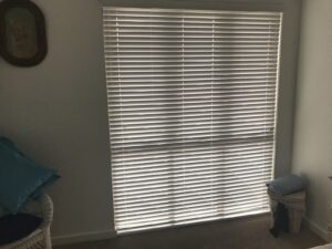 Venetian blind white